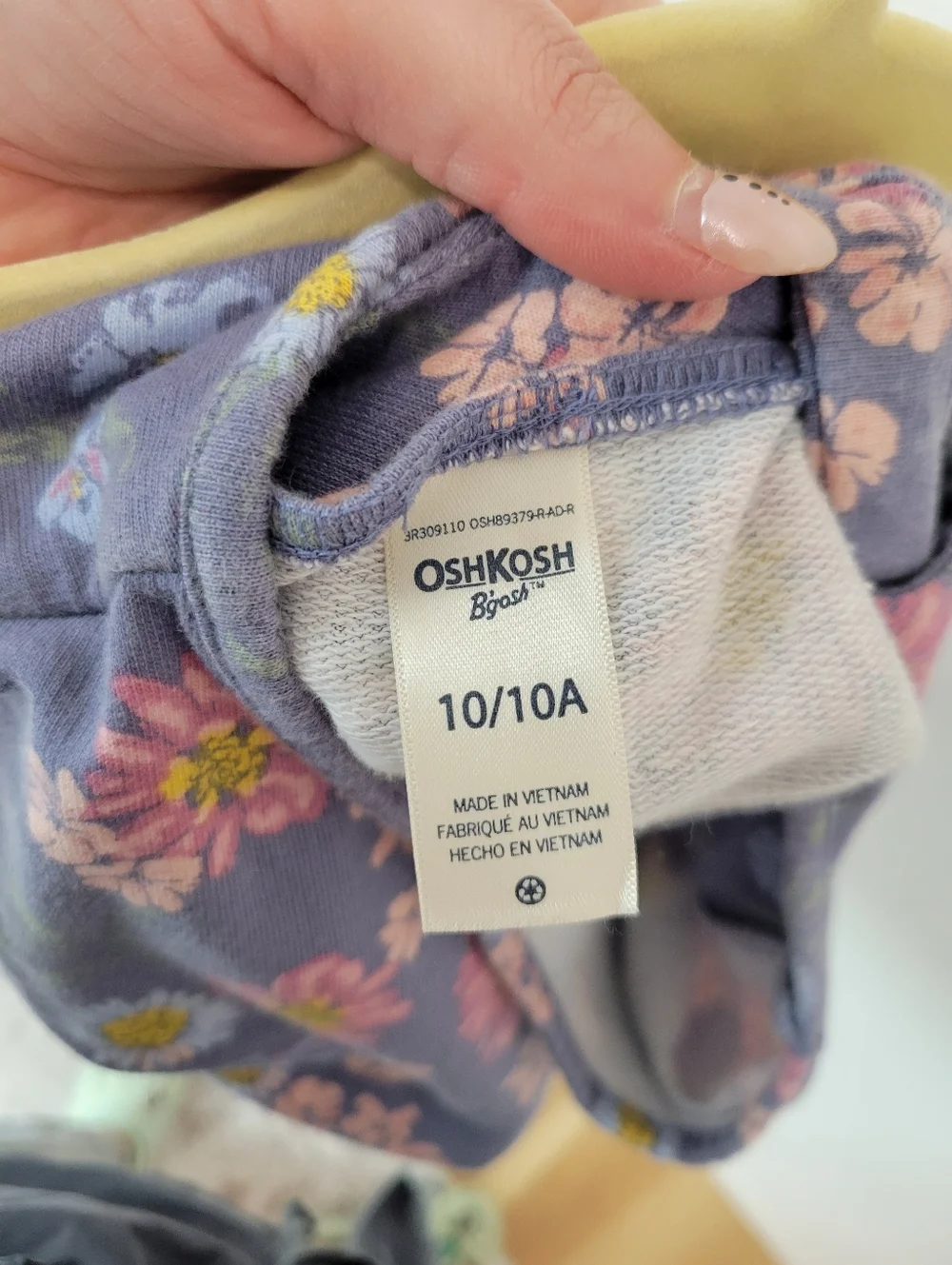 OshKosh B’gosh Girls 10 Blue Floral Tee Sweatshirt Top Cutout Back Cozy‎